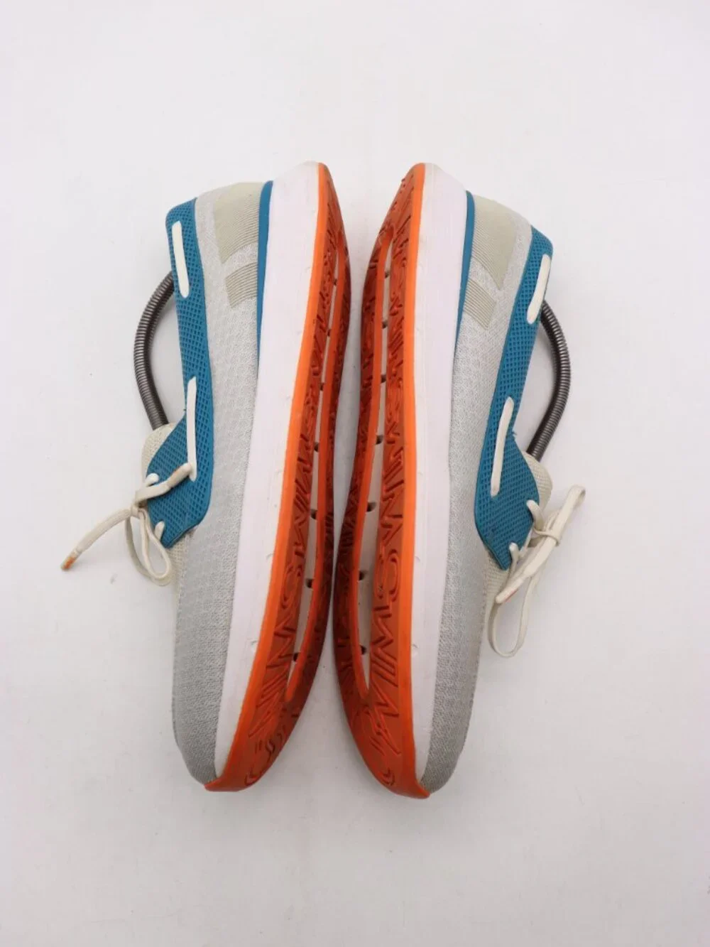 Swims breeze wave
